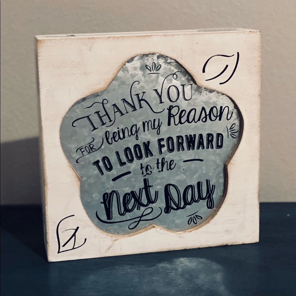 FARMHOUSE DECORATIVE WALL DECOR SIGN